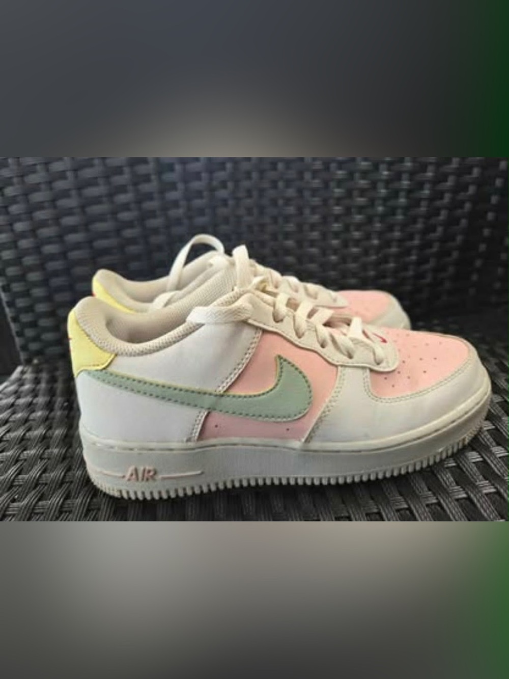 Nike airforce 1 Kids Low-Top Sneakers in Pink and Light Green